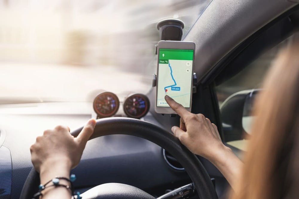 Cómo la tecnología GPS ayuda a optimizar tus rutas de transporte